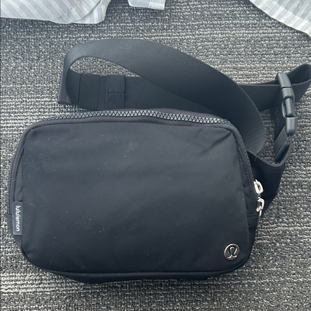 lululemon athletica Black Men’s Belt Bag with Adjustable Strap 1L